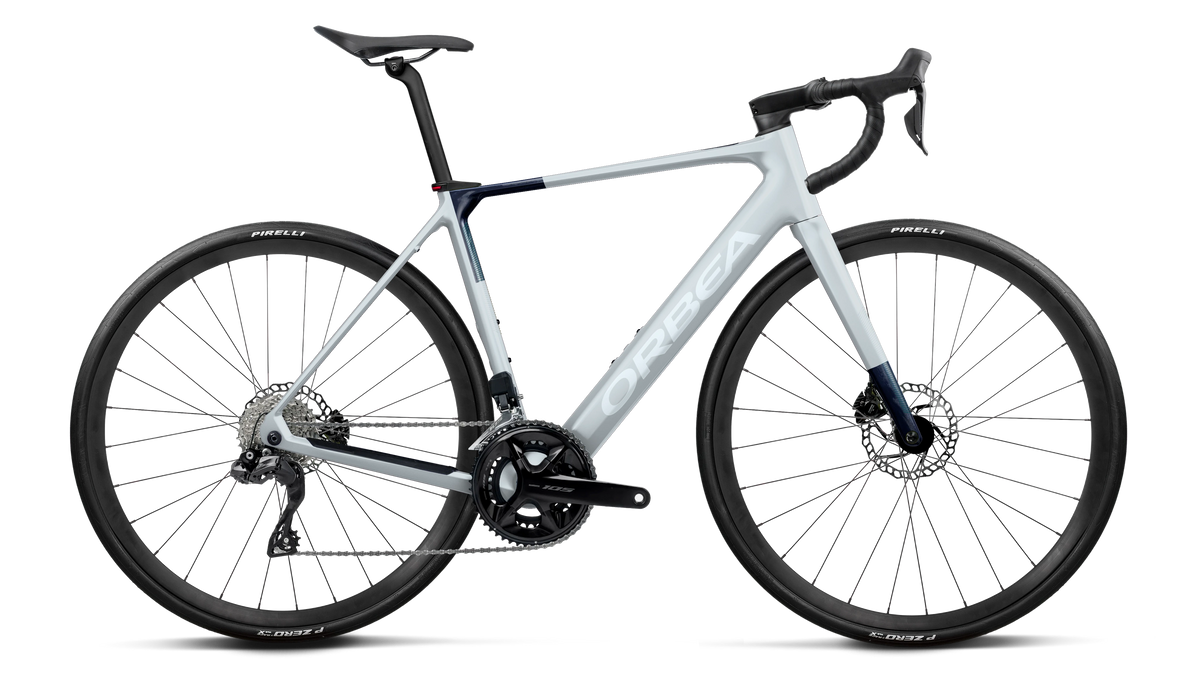 GAIN M30i 20mph - Halo Silver (Matt) - Blue Carbon View (Gloss)