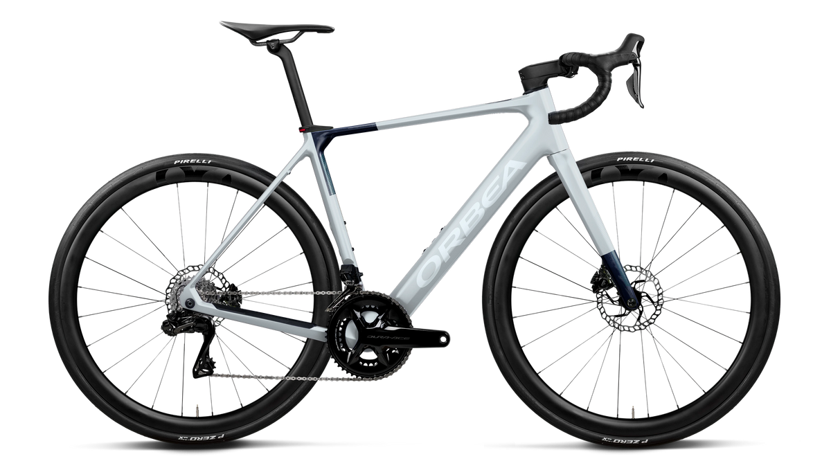 GAIN M10i 20mph - Halo Silver (Matt) - Blue Carbon View (Gloss)